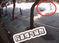 液化氣罐：大姨，請你尊重我，咱不帶這樣式兒的